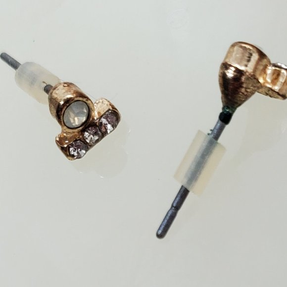 ๐ค BUNDLE TO SAVE ๐ค Torrid Opalescent & White Crystal Dainty Stud Earrings - Picture 5 of 5